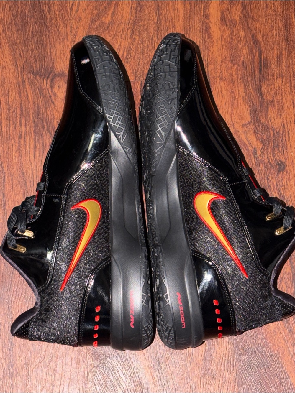 LeBron basketball shoes by Nike - Picture 10 of 13